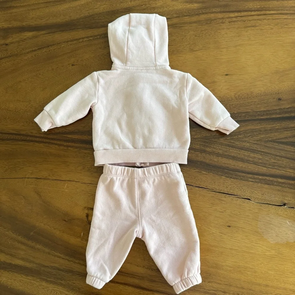 Carter’s Soft Pink Sweat Set size 3M